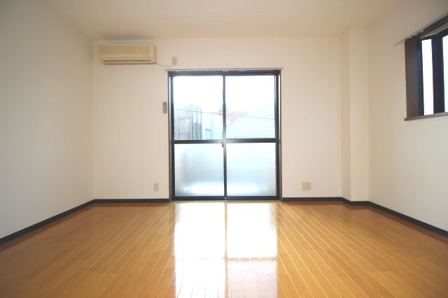 ミレニアム司の居間・リビング|こちらのリビングで趣味の時間をお楽しみください