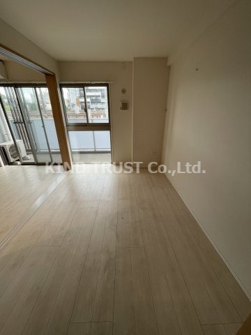 ノブレ梅北の洋室