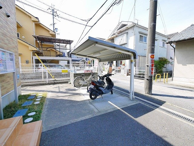 ブリーゼ・Ｆのその他共用部分|屋根付き駐輪場です