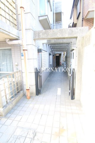 ジュネパレス市川第11のエントランス