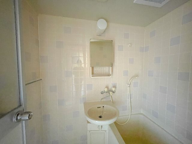 レジデンス司の洗面所|脱衣スペースもあります