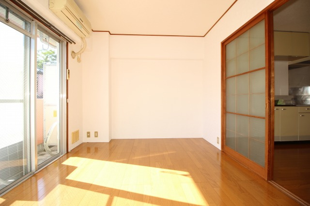 OKマンションの洋室|コンパクトで使いやすい洋室です
※間取り反転の場合あり、内装が若干異なる場合がございます