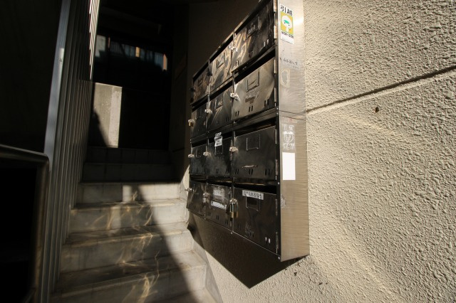 OKマンションのエントランス|建物の内部です