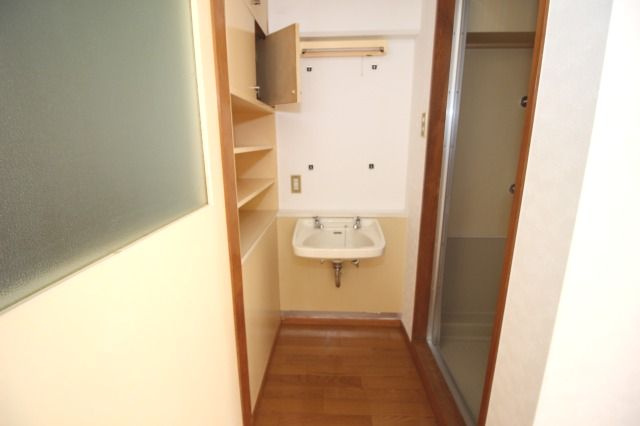 OKマンションの洗面所|使いやすい洗面所です
※間取り反転の場合あり、内装が若干異なる場合がございます