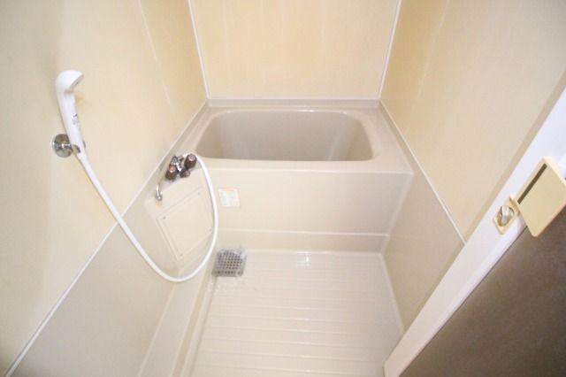 OKマンションの浴室|お風呂で日々の疲れを落としましょう
※間取り反転の場合あり、内装が若干異なる場合がございます