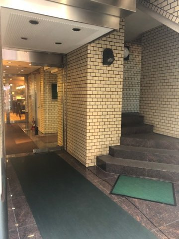 相模屋第５ビルのエントランス