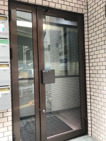 フロンティア氷川のエントランス