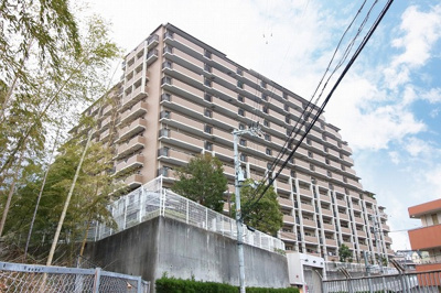 【外観】 | ヴィルヌーブ緑地公園ノールヒル | 【現地写真】 外観写真♪181戸の大型分譲マンションです♪