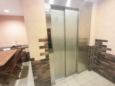 【その他共用部分】 | ラフィネステージ横濱蒔田 | お買い物時やベビーカーの出し入れに便利なエレベーター付です。