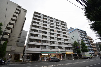 【外観】 | ライオンズマンション高砂 | ブルーライン「吉野町」駅徒歩5分！駅近ならではの便利な住環境も魅力的です。
雨の日も嬉しいサンルーム付です。事務所としても活用できます♪