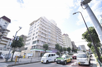 【外観】 | 総戸数83戸、昭和44年11月築のマンションです。
専有面積38.88平米、1LDK+DENのリフォーム中のお部屋となります。