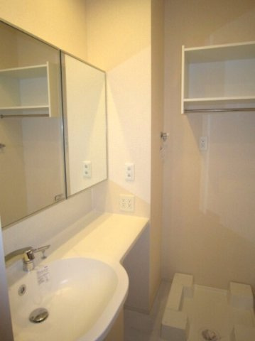 熊本市中央区本荘５丁目のアパートの独立洗面台