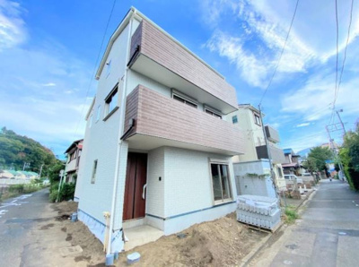 【外観】 | 藤沢市朝日町　新築A棟 | 幼小中学校などの学校、スーパーなどの買い物施設、そして病院医療機関、郵便局、市役所まで、徒歩圏内に有る絶好のロケーションです♪