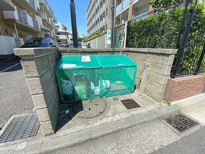 【その他共用部分】 | シャトレー日吉 | 敷地内ごみ置き場でごみ出しもらくらく～♪忙しい社会人さんや主婦さんにもうってつけ！