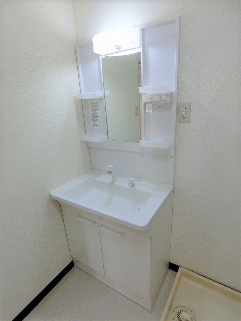 サンライズ西川の独立洗面台