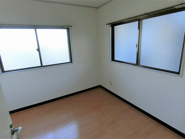 サンライズ西川の寝室