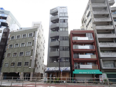 【外観】 | AokiビルⅡ | AokiビルⅡ　鉄筋コンクリート造の外観タイル張り。ワンフロア2世帯。全室角部屋で明るいお部屋です。日暮里駅から徒歩5分・鶯谷駅から徒歩7分の好立地。スーパーやコンビニも近くにあり買い物便利です。