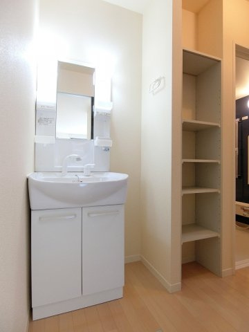 ジェミニ向中野　弐番館の独立洗面台
