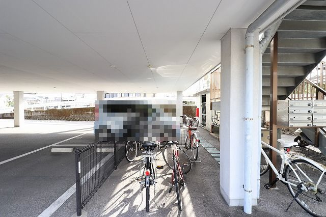 あざみのスクエアIIの駐車場|車をお持ちの方に嬉しい駐車場付きの物件です