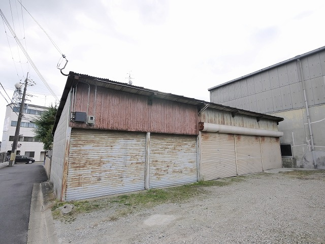 紀寺町家根モータープールの外観