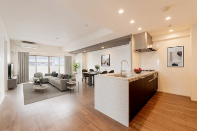 【居間・リビング】 | ＲＥＳＩＤＥＮＣＥ　ＫＩＫＵＺＡＫＡ | 本画像はＣＧ家具追加等の加工を施しており実際とは異なります。
