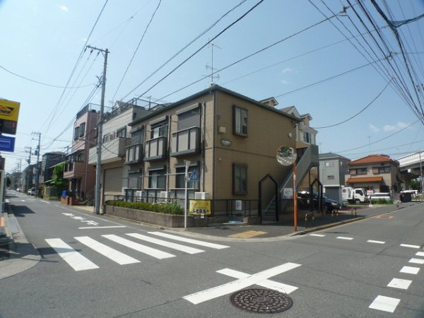 ドミール長谷川の外観|閑静な住宅街の角地に有ります♪