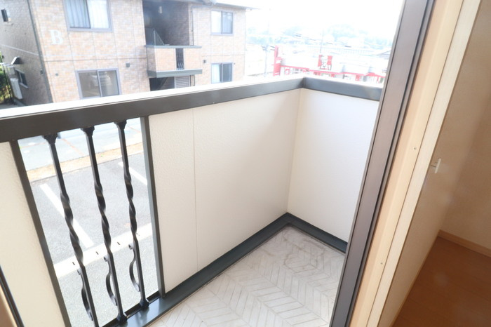 熊本市北区四方寄町のアパートのバルコニー