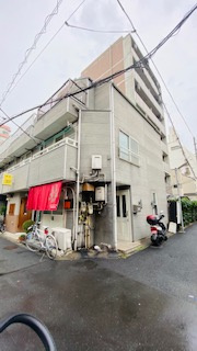 【外観】 | 角地に立地した風通しがいい一戸建です。