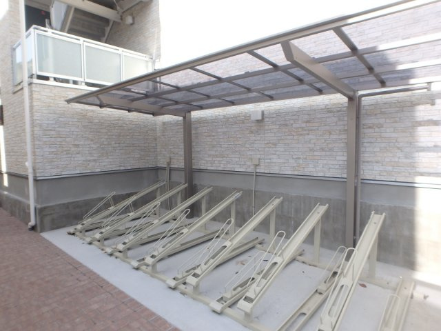 リブリ・グランティスⅥのその他共用部分|屋根つきの自転車置き場もあります！