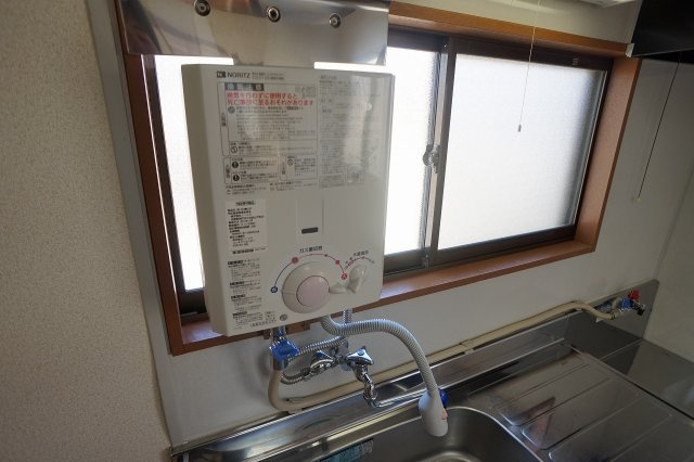 第2みき荘のキッチン|すぐにお湯が出せる瞬間湯沸かし器つき