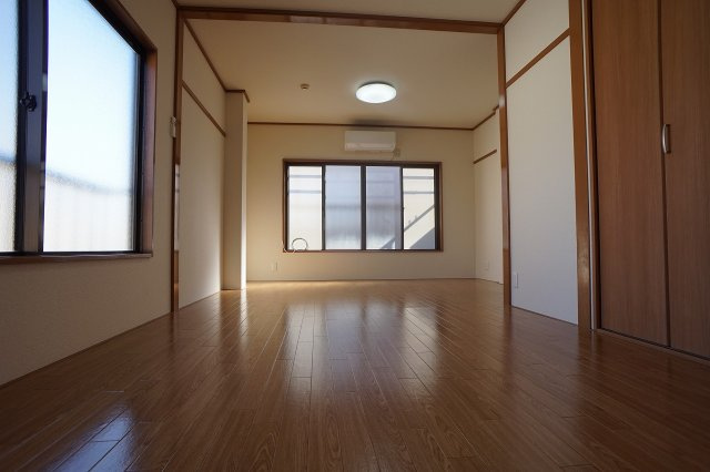 第2みき荘の洋室|広い洋室です