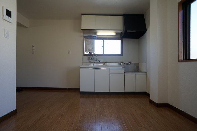 第2みき荘の居間・リビング|DK　テーブルも置けます