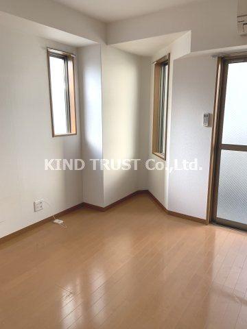 メゾンドアヴェルⅢの居間・リビング|ゆったりとした居間です