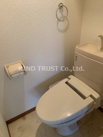 メゾンドアヴェルⅢのトイレ|ゆったりとした空間のトイレです