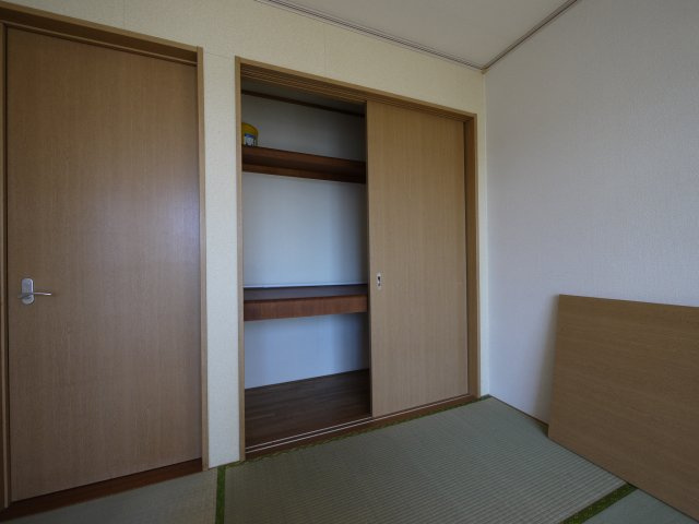 フラワーハイツの収納|しっかり入る押入