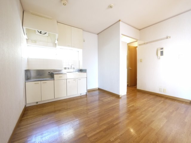 フラワーハイツの内装|ダイニングもフローリングです