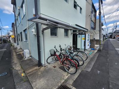 なでしこ三条神泉苑（旧ハイツ前田）の駐車場|駐輪場