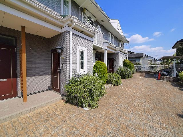 サンセールのその他共用部分|見通しの良い玄関前です