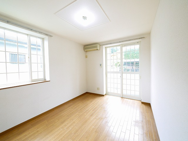 サンセールの居間・リビング|こちらのリビングで趣味の時間をお楽しみください