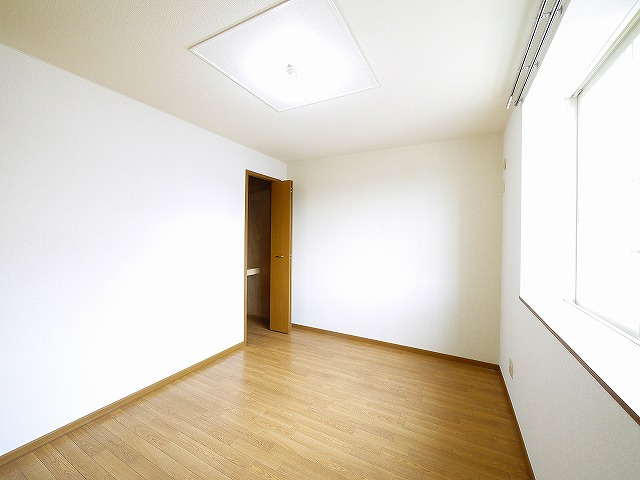 サンセールのその他|個人の部屋や寝室として使える洋室です