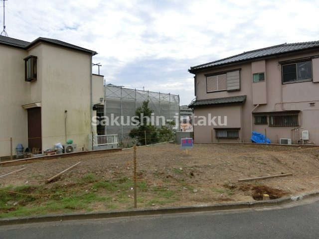 作新台８丁目　建築条件無し売地の外観|作新台８丁目　売地　建築条件なし　北西道路に接する角地　地積約47.9坪　更地　バス停まで徒歩２分　公道面　ライフライン完備　確定測量済　
