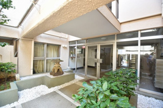 【エントランス】 | 現地見学や資料請求などお気軽にハウス・エージェントまでお問合わせ下さい。
◎TEL：0800-831-2135【通話料無料】◎周辺環境とあわせて現地ご案内致します