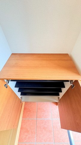 フェスタリア高塚の玄関|シューズボックス付きです。
