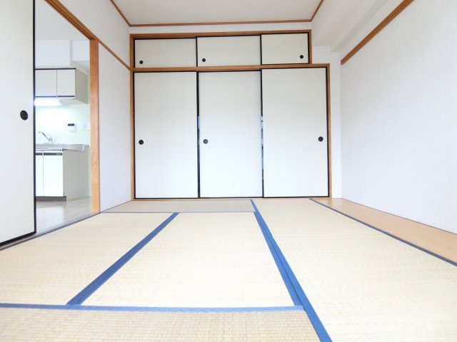 プレスト・コート2番館の和室
