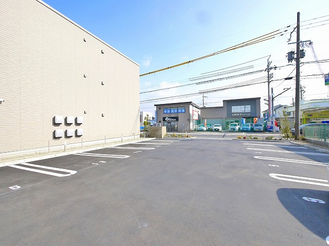 シャーメゾンレジデンスあすかの駐車場|駐車スペースもあります