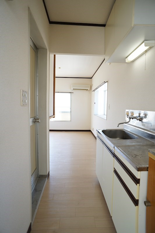 ハイムサンシャワーの玄関|玄関より洋室♪