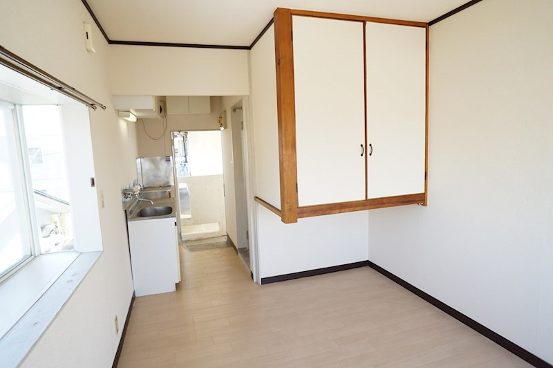 ハイムサンシャワーの居間・リビング|窓側より♪