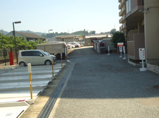 【駐車場】