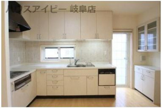 【外観】 | 一条工務店施工の中古住宅築10年！！一条工務店の魅力！全館床暖房システム搭載！駐車場4台可能！