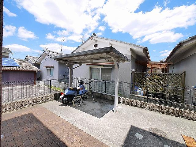 アリオンのその他共用部分|屋根付きの駐輪場です
